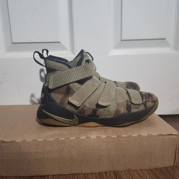 Nike Zoom LeBron Soldier 11 - Picture 1 of 5